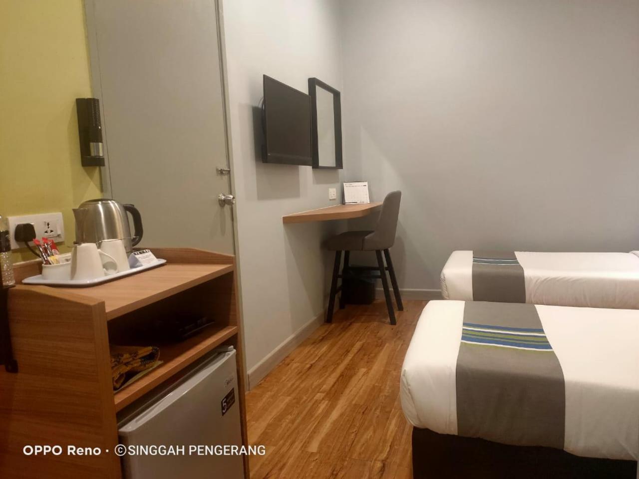 Singgah Hotel *